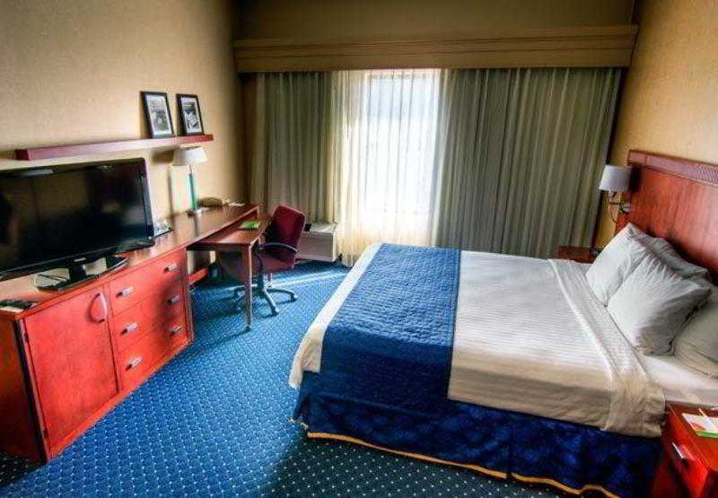 Courtyard Memphis Hotel