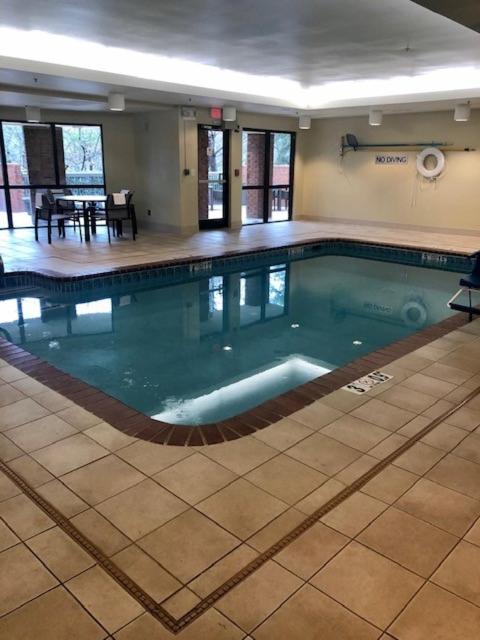 Courtyard Memphis 3*