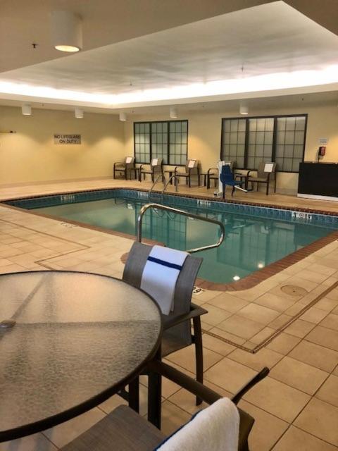 Courtyard Memphis Hotel 3*