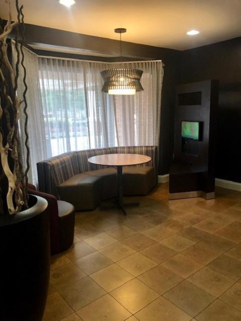 Courtyard Memphis Hotel 3*
